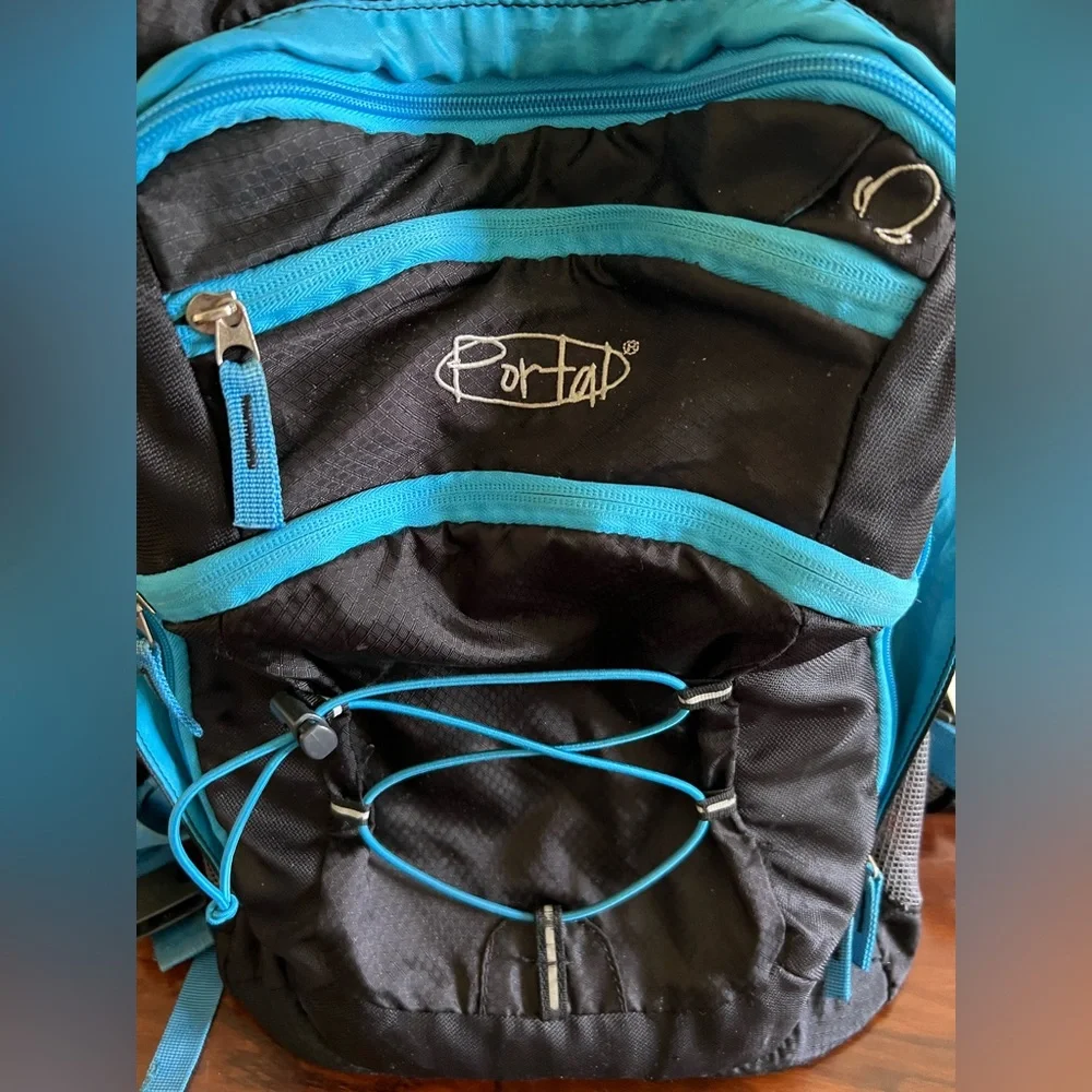 Portal backpack - Picture 3 of 4